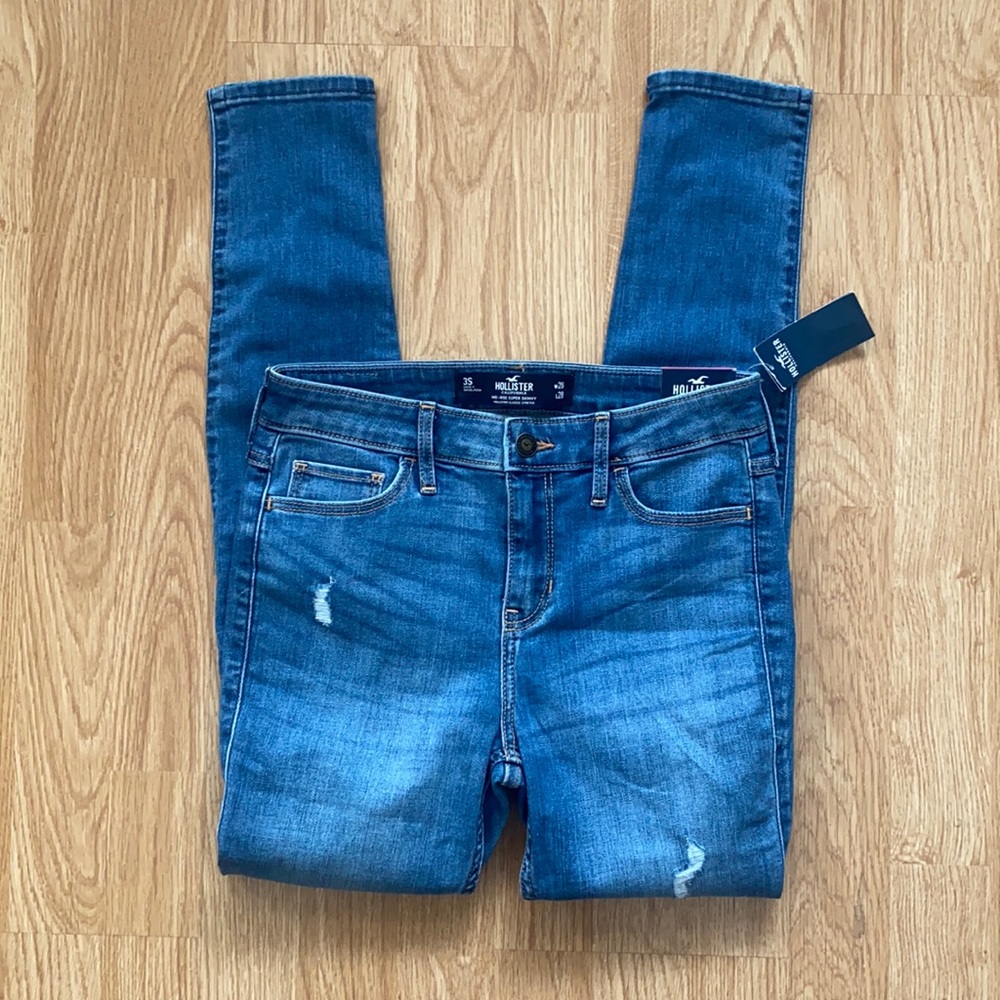 NWT Hollister Mid-rise super skinny jeans